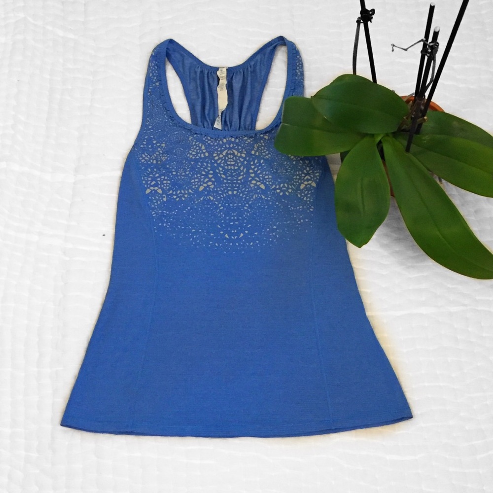 Lululemon’s sporty blue tank